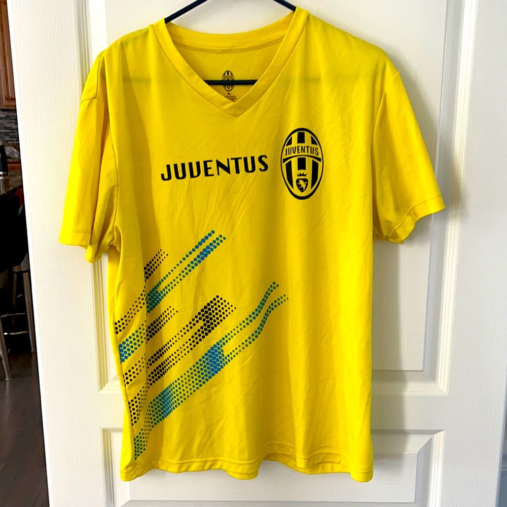 Men’s XL Juventus soccer tee